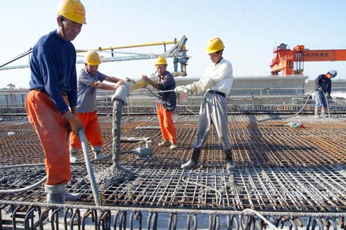 傳統(tǒng)布料機(jī) 傳統(tǒng)布料機(jī)