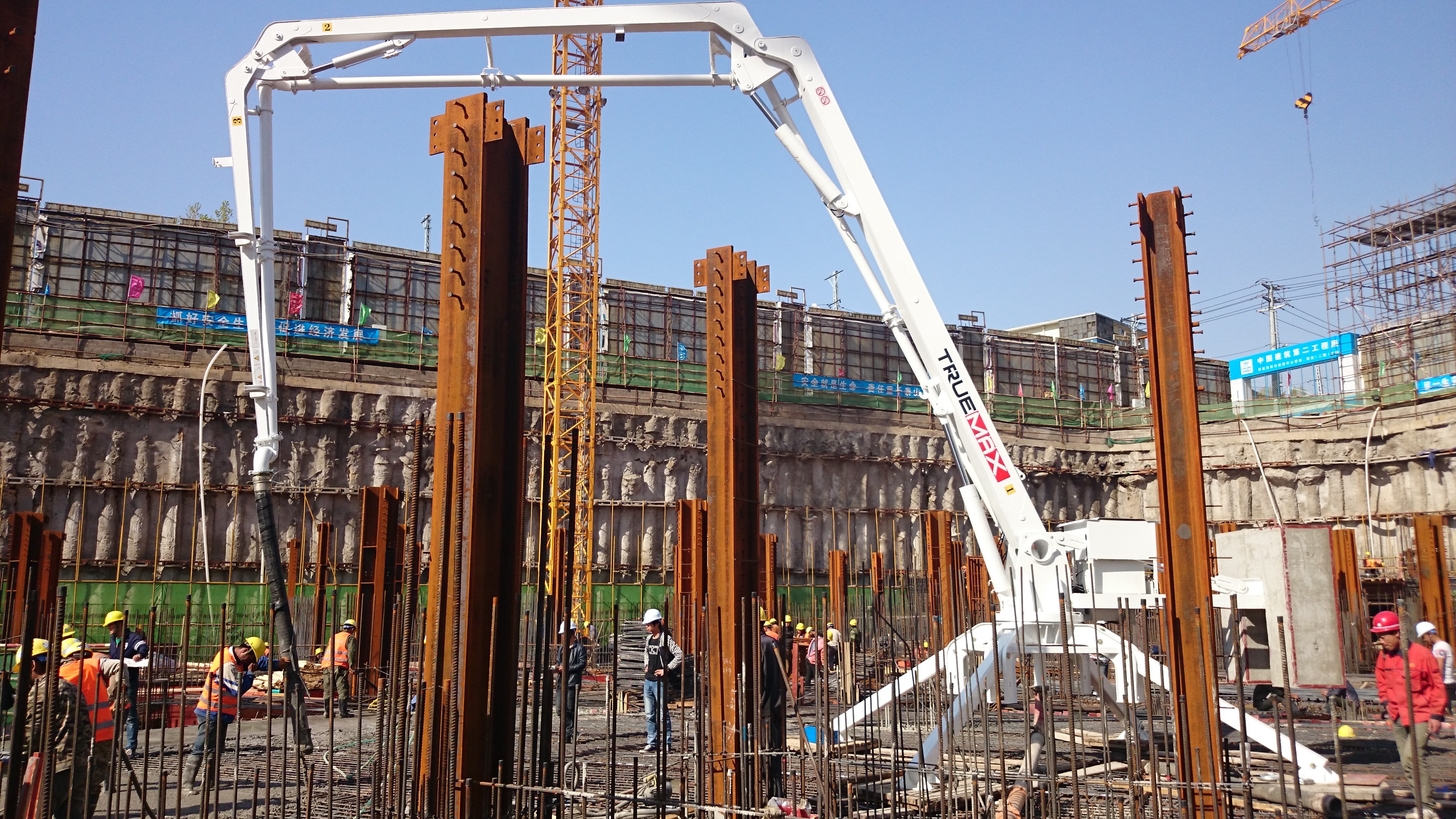 移動布料機(jī).jpg 移動布料機(jī).jpg